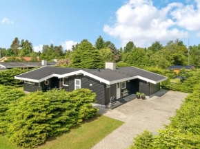 Holiday Home Allaine - 500m from the sea in Lolland- Falster and Mon by Interhome in Bogø By